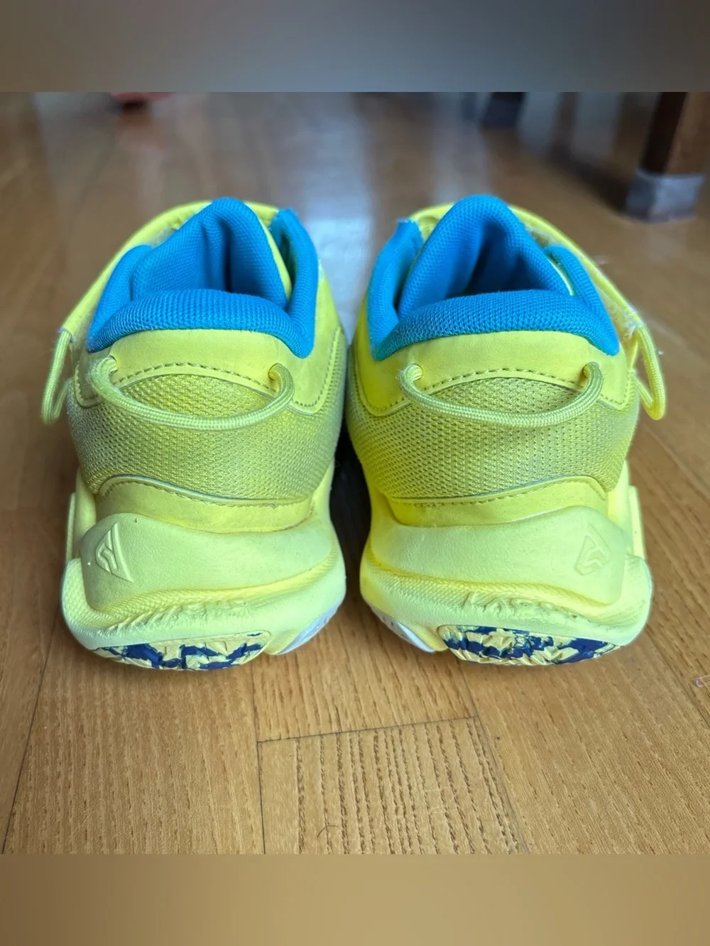 Nike Giannis Immortality 2 Basketball Shoes Sneakers Yellow Blue Boys Sz 1.5Y
